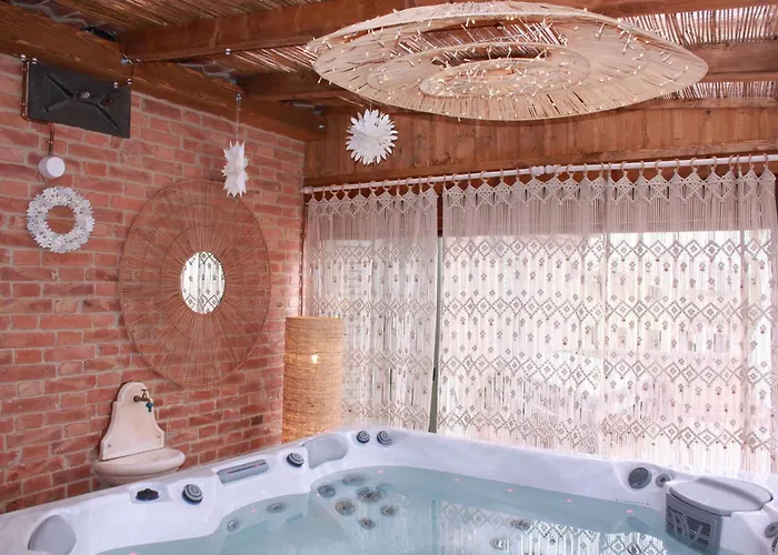 Croce With Villa Lucignano